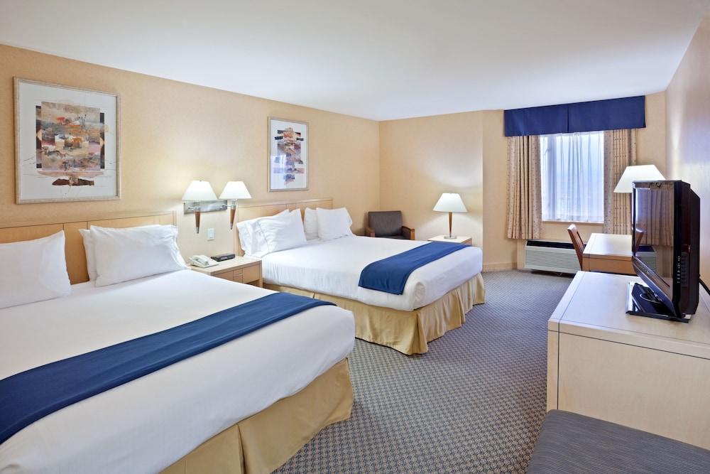 Holiday Inn Express & Suites Langley By Ihg Exterior foto