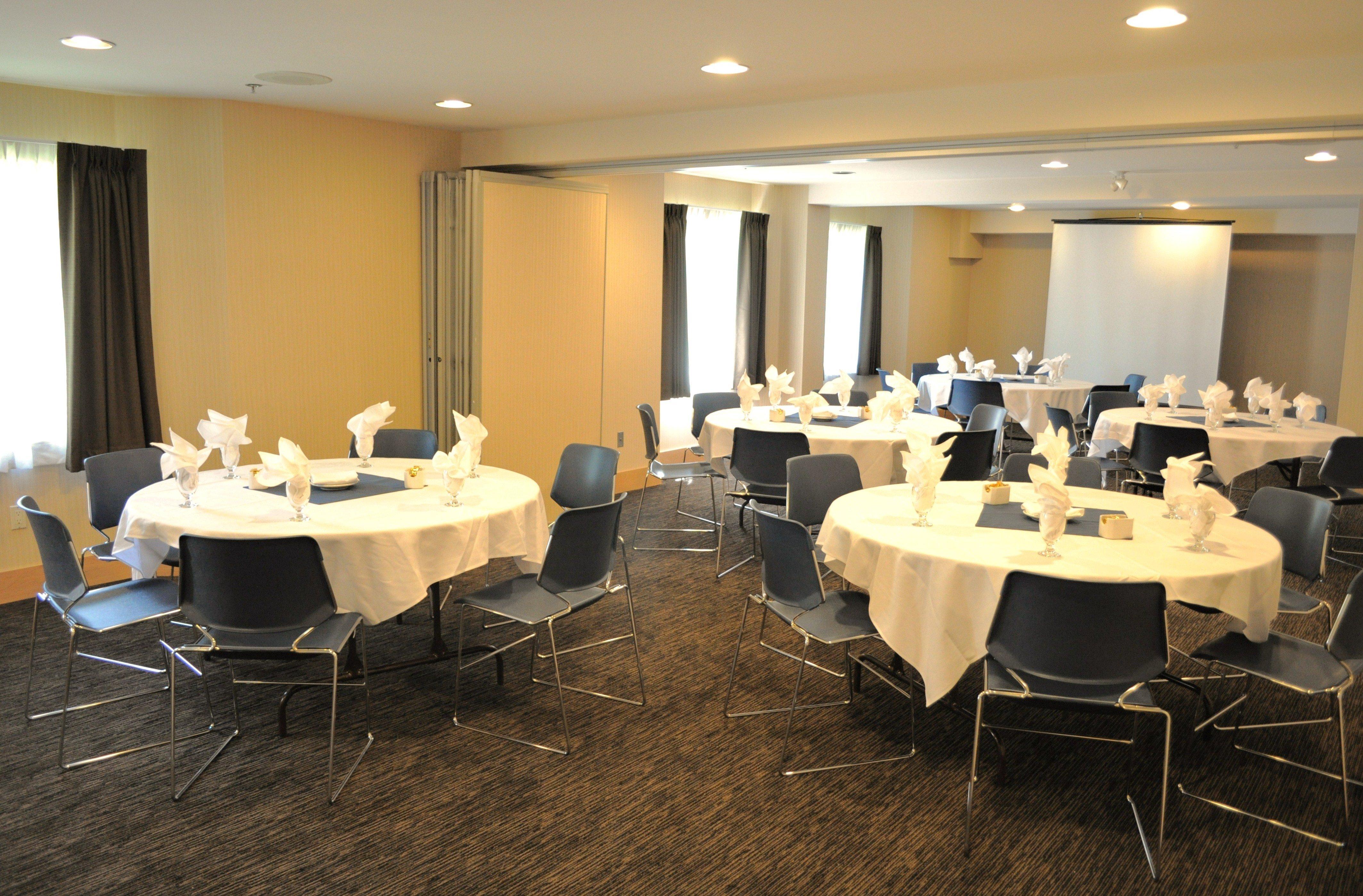 Holiday Inn Express & Suites Langley By Ihg Exterior foto