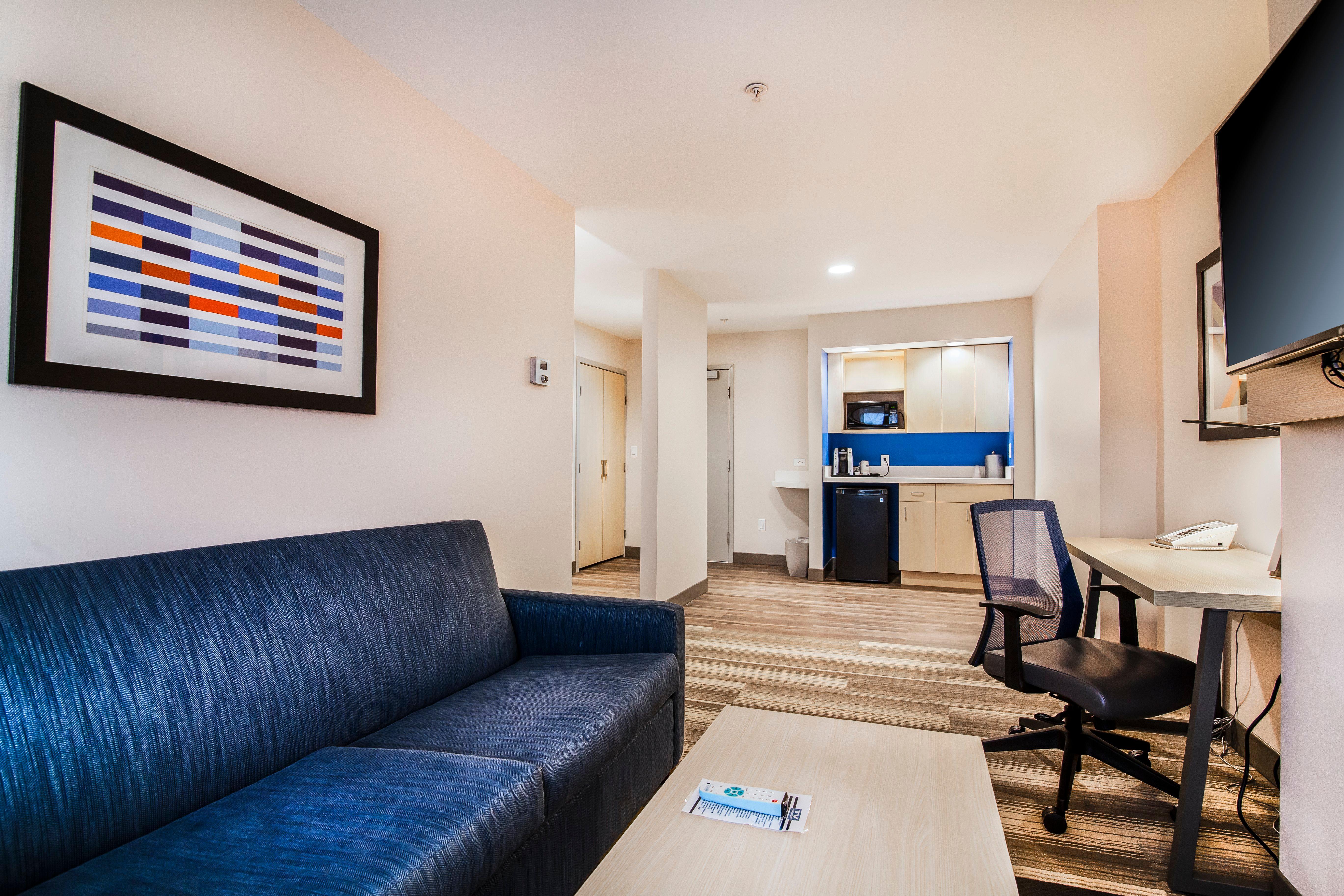 Holiday Inn Express & Suites Langley By Ihg Exterior foto