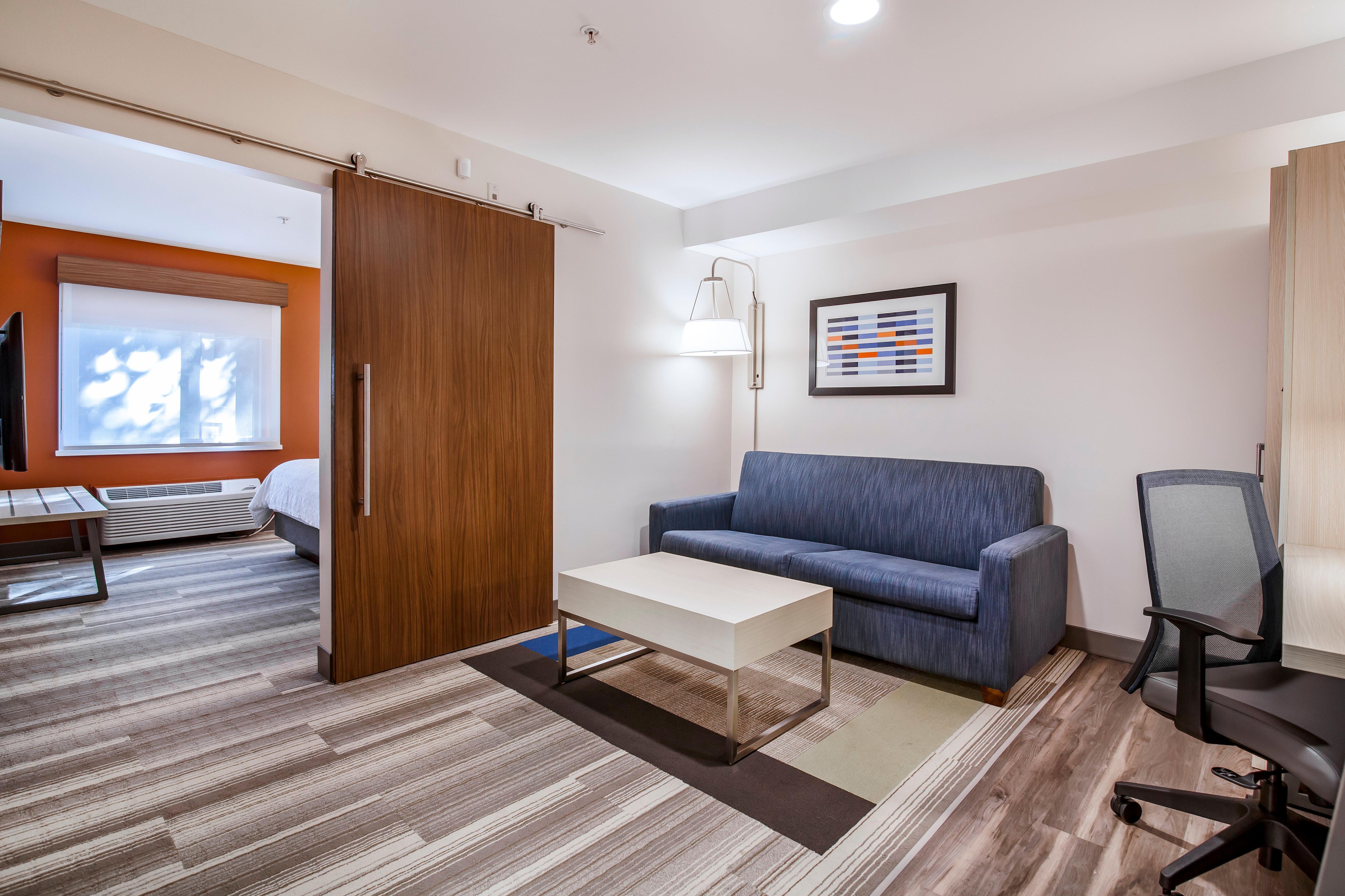 Holiday Inn Express & Suites Langley By Ihg Exterior foto