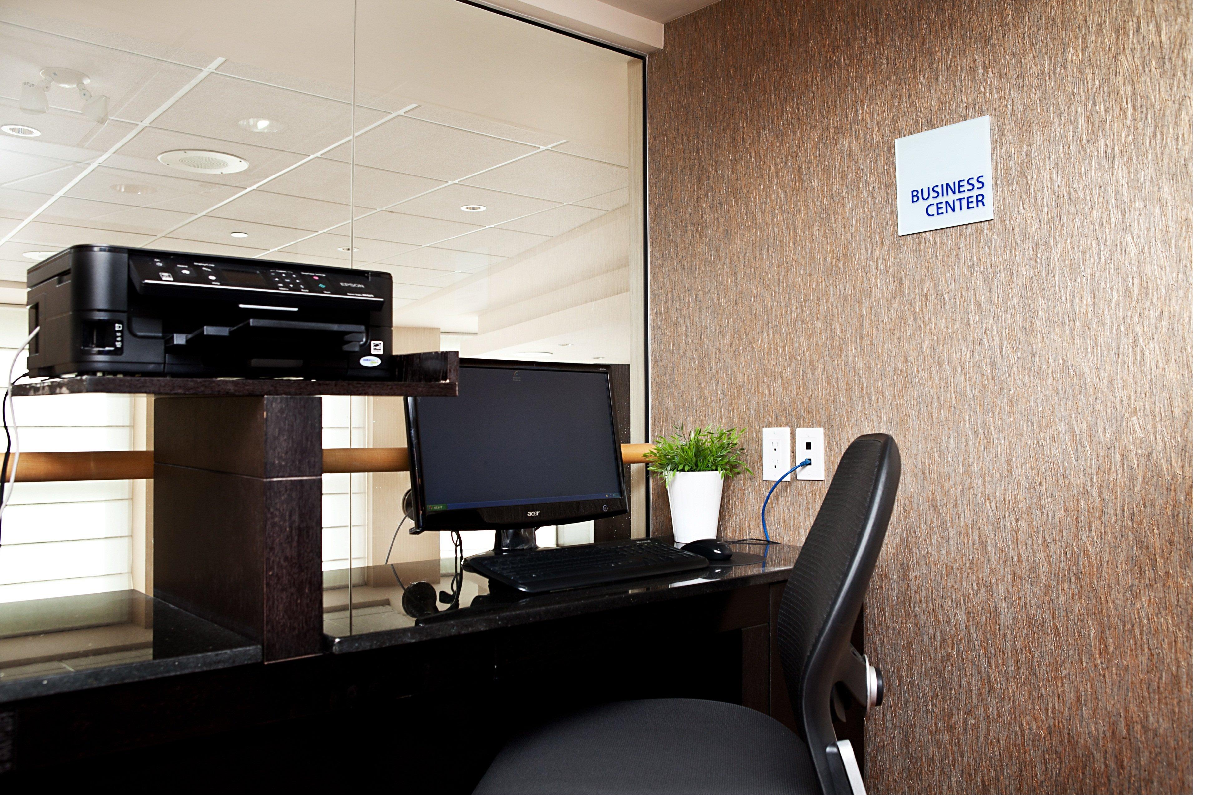 Holiday Inn Express & Suites Langley By Ihg Exterior foto