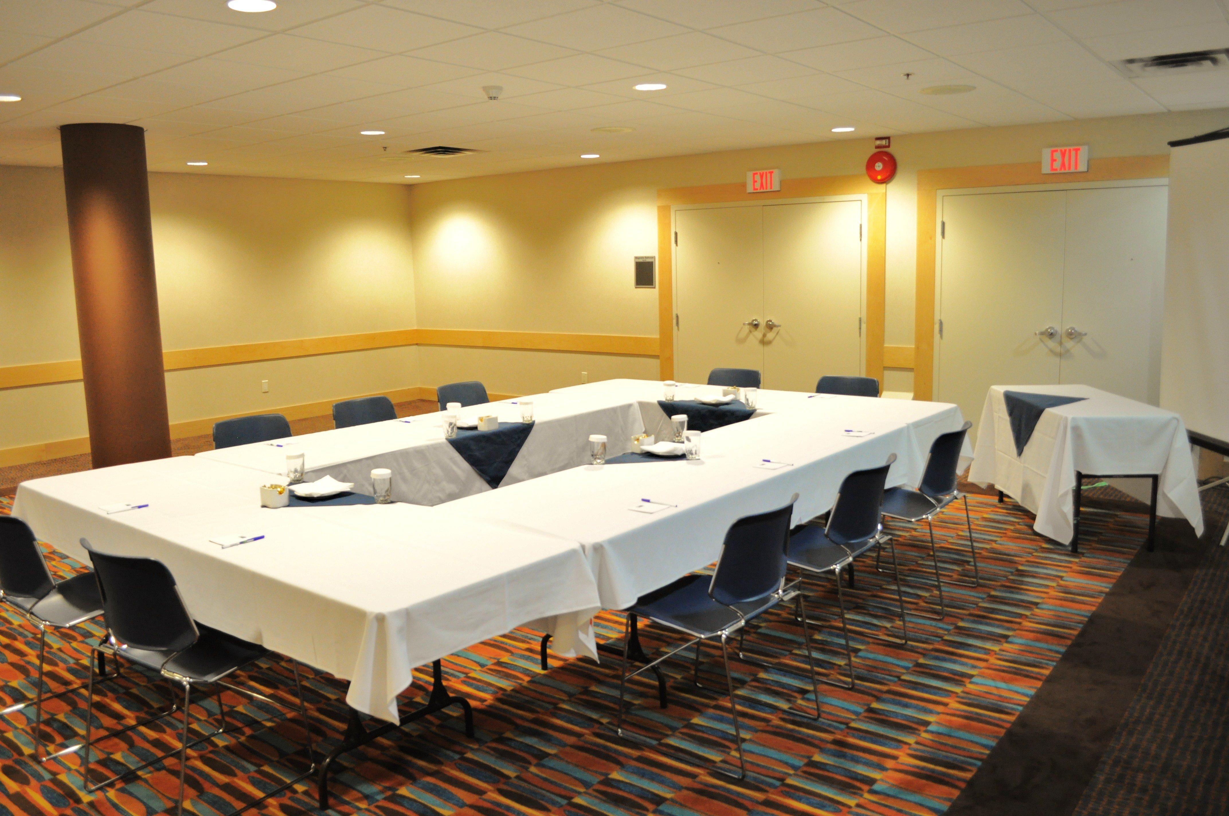 Holiday Inn Express & Suites Langley By Ihg Exterior foto