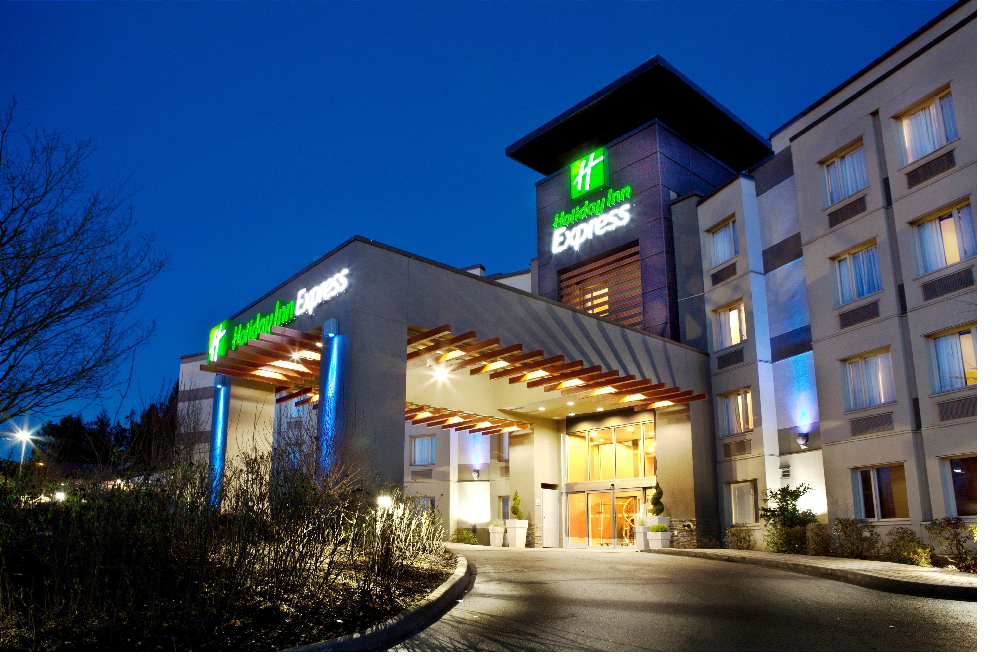 Holiday Inn Express & Suites Langley By Ihg Exterior foto